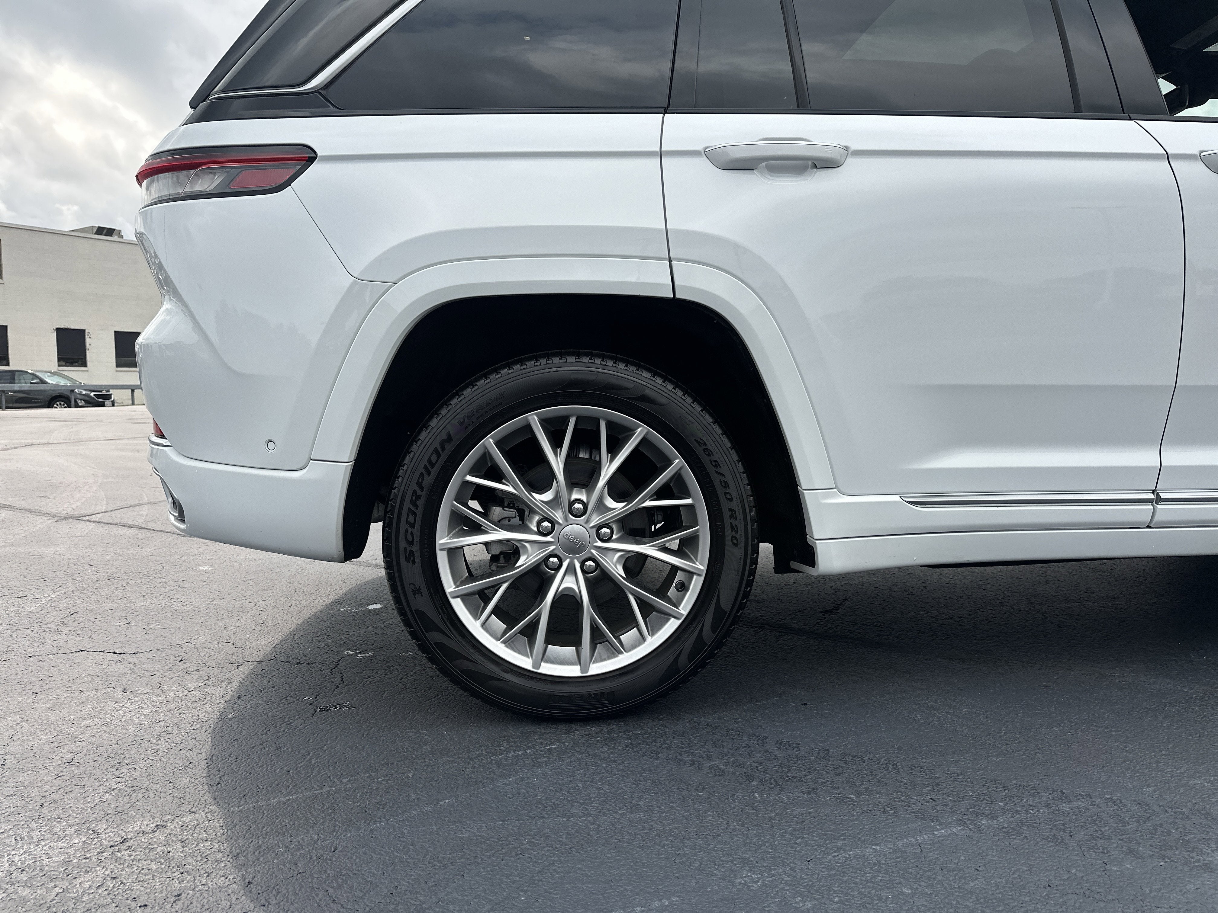 2023 Jeep Grand Cherokee Summit
