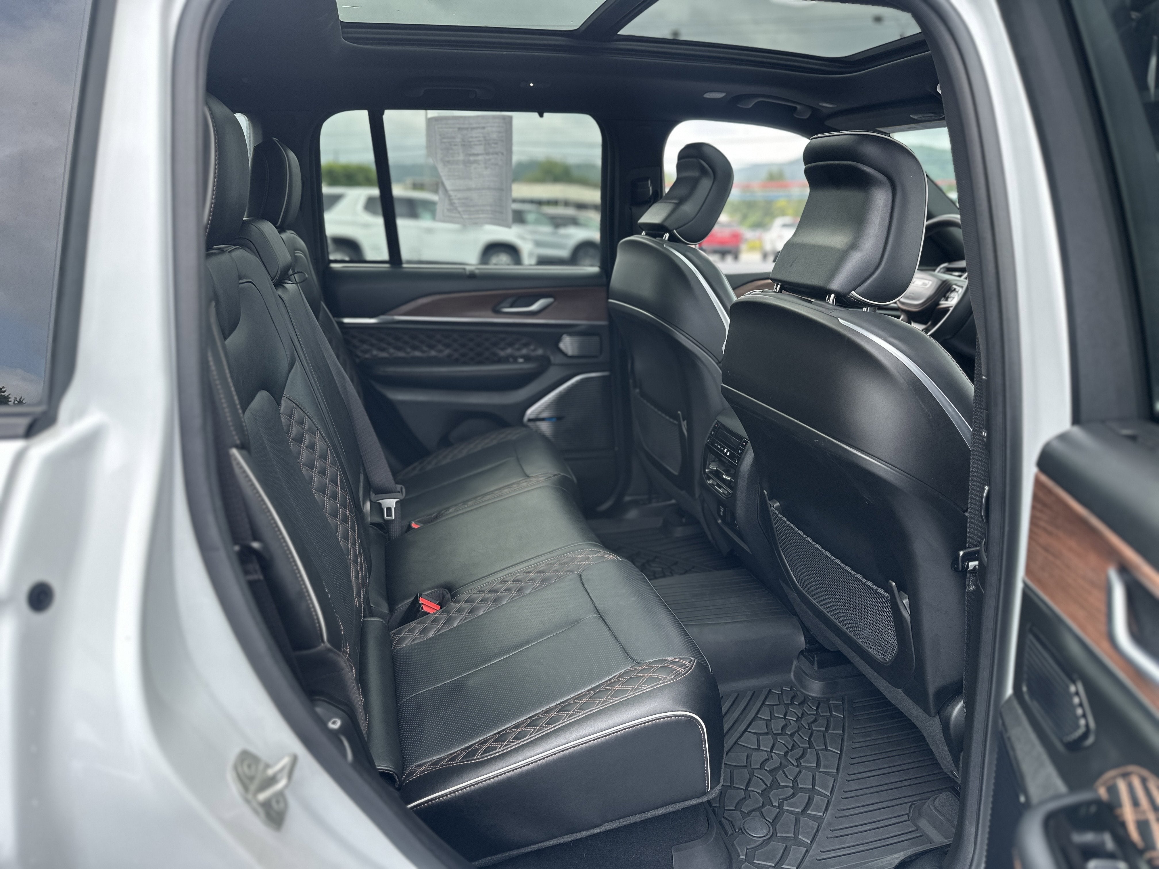 2023 Jeep Grand Cherokee Summit