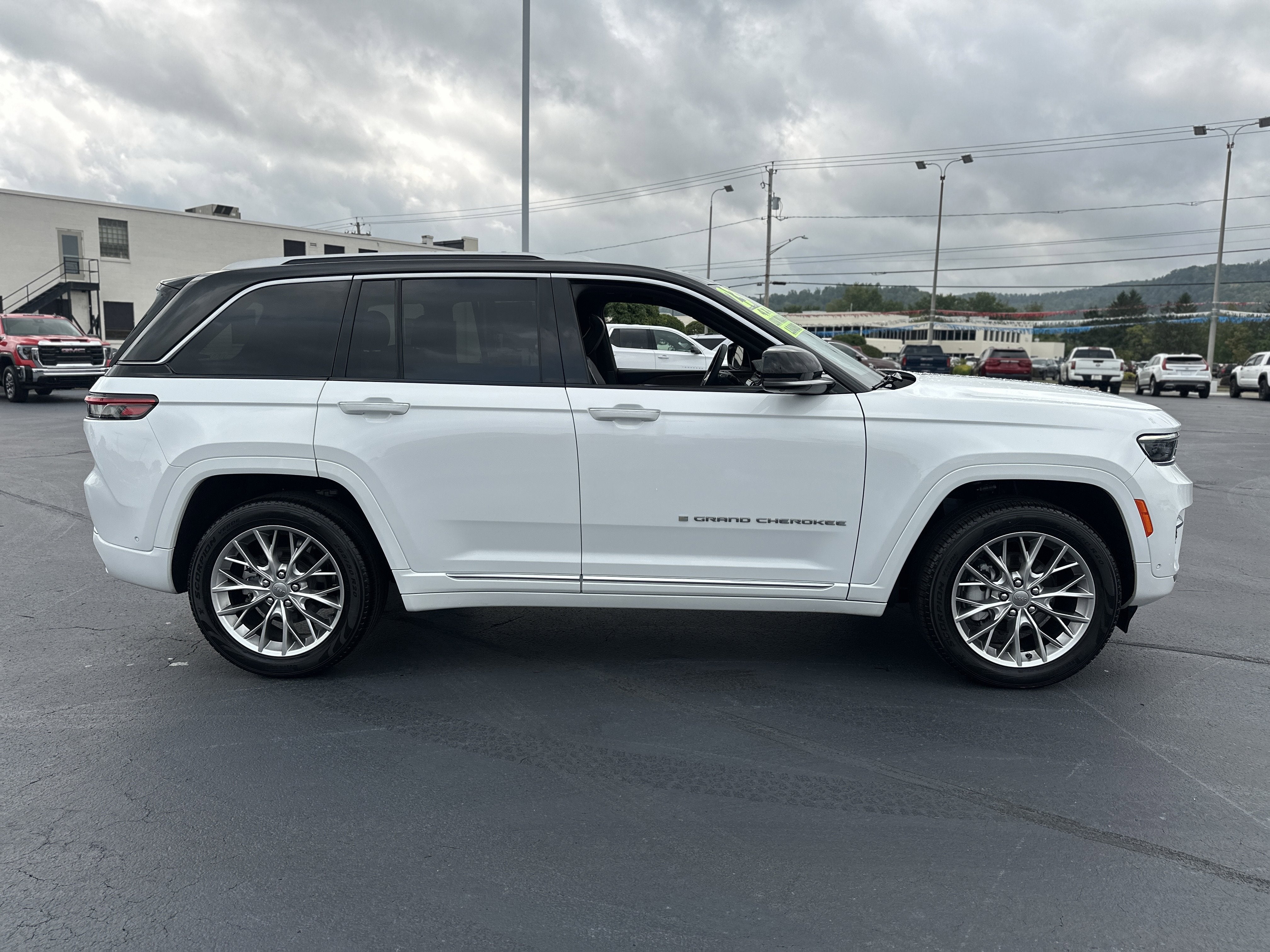 2023 Jeep Grand Cherokee Summit