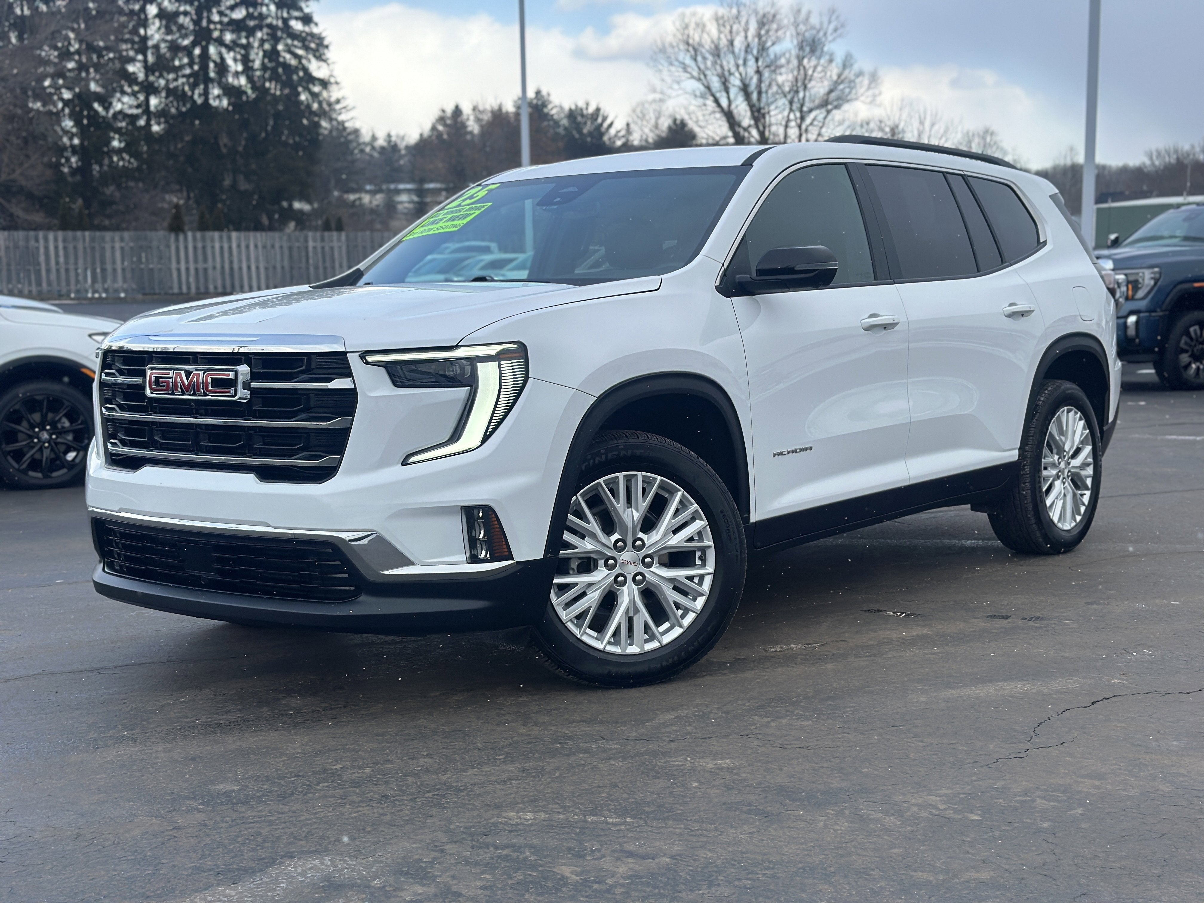 2025 GMC Acadia Elevation