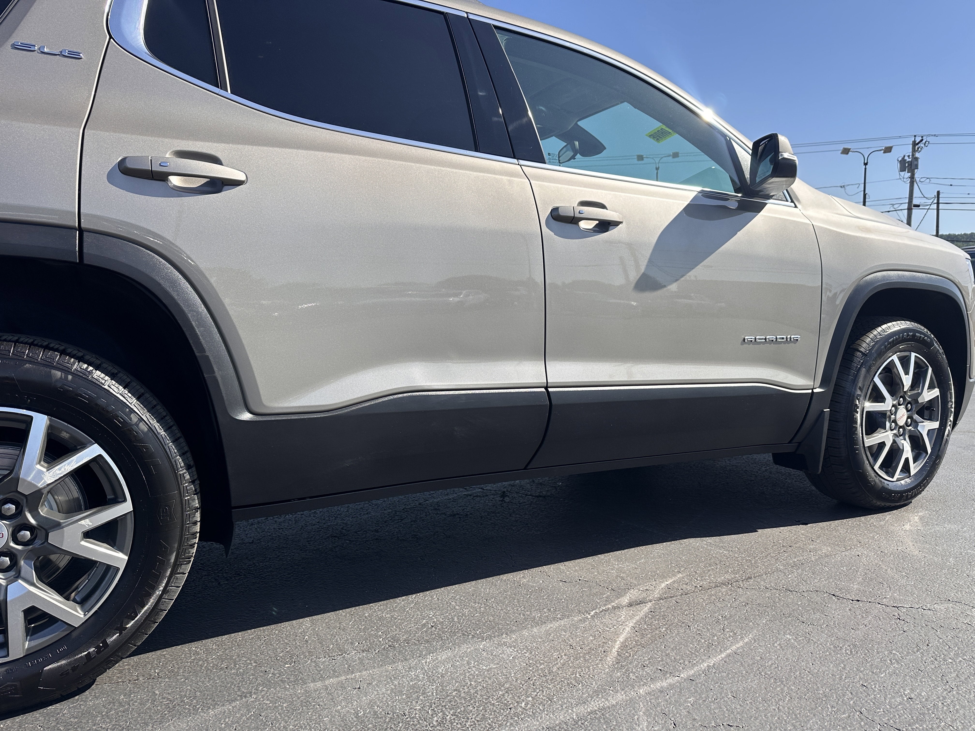 2023 GMC Acadia SLE