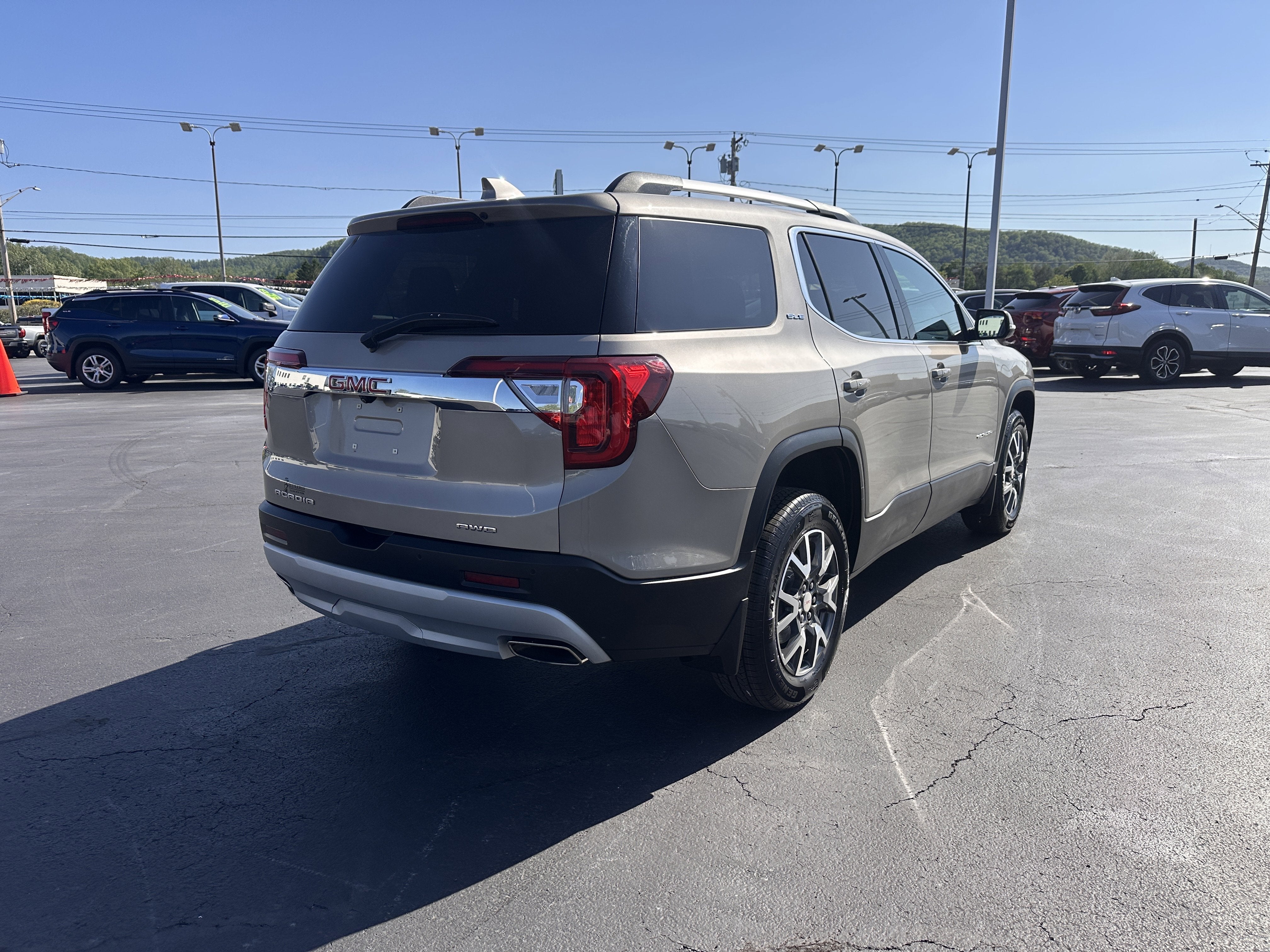 2023 GMC Acadia SLE