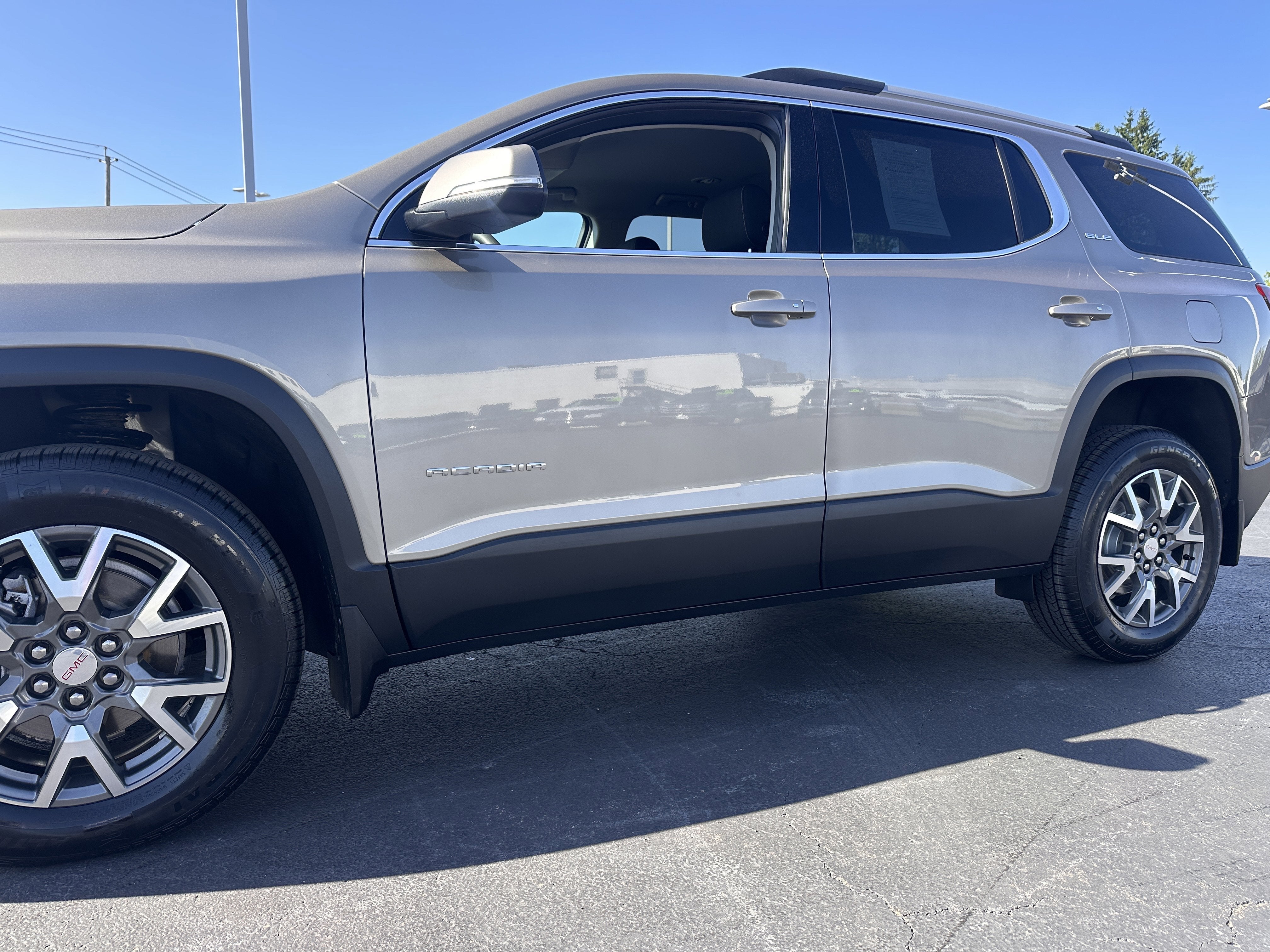 2023 GMC Acadia SLE