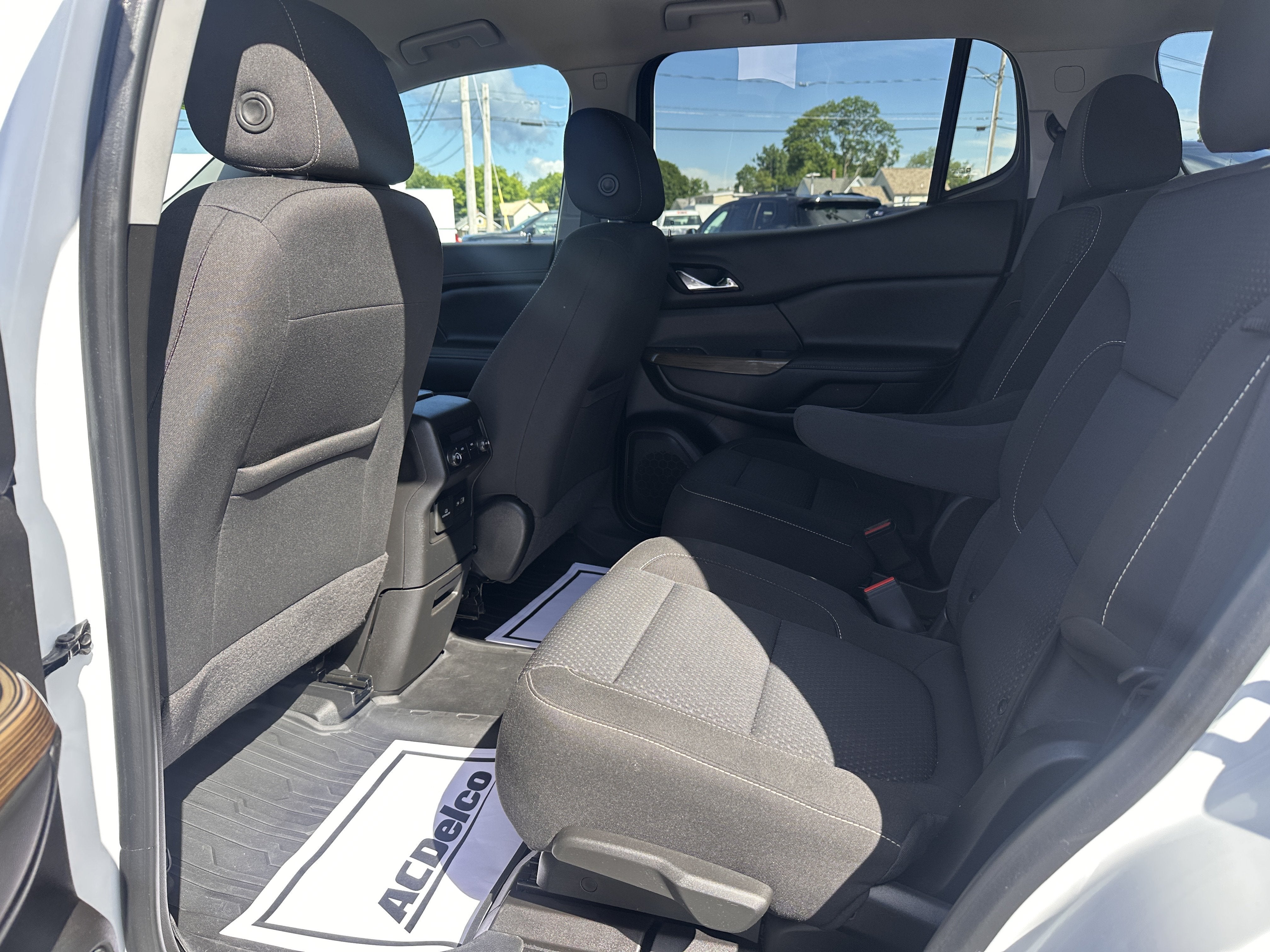 2022 GMC Acadia SLE
