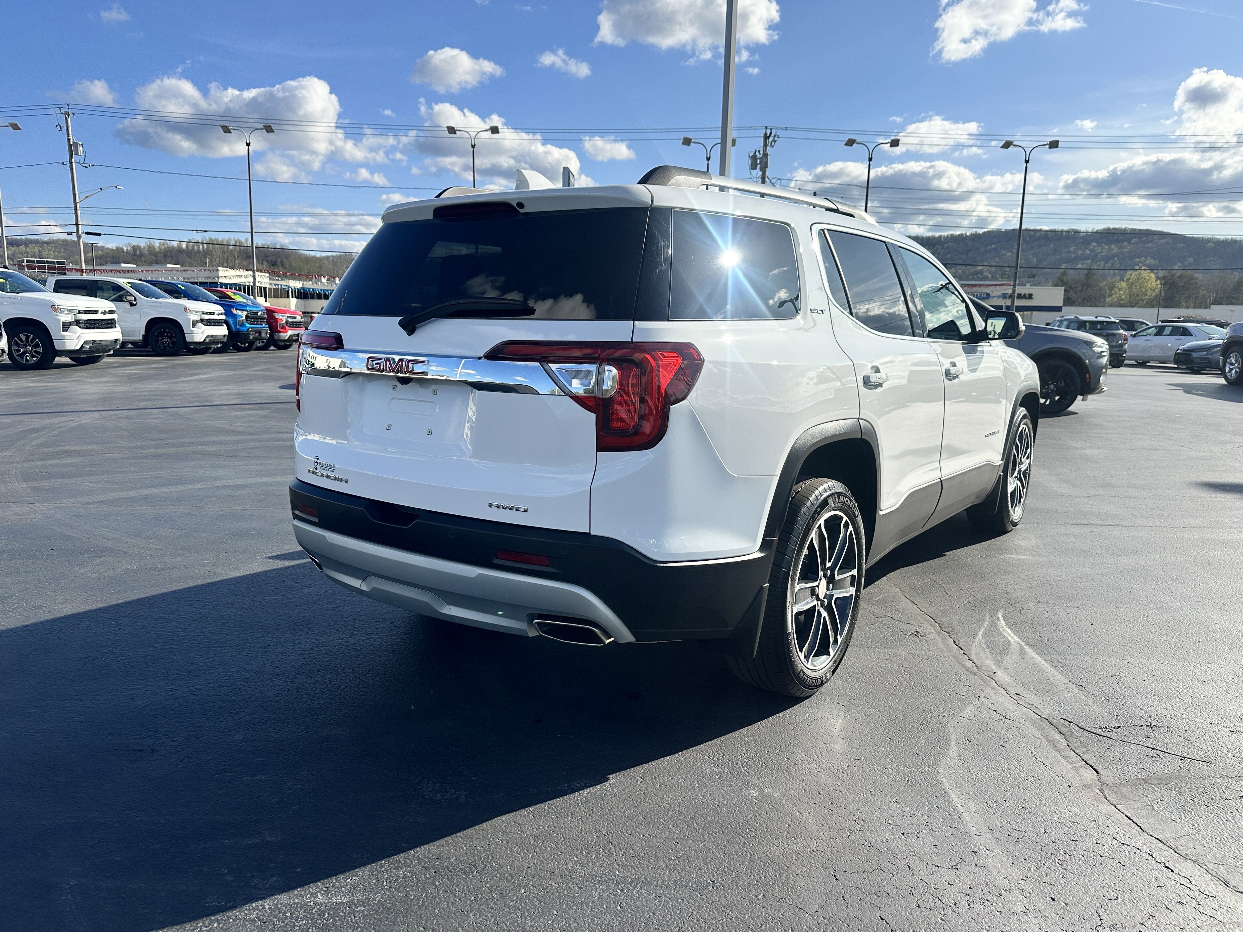 2023 GMC Acadia SLT