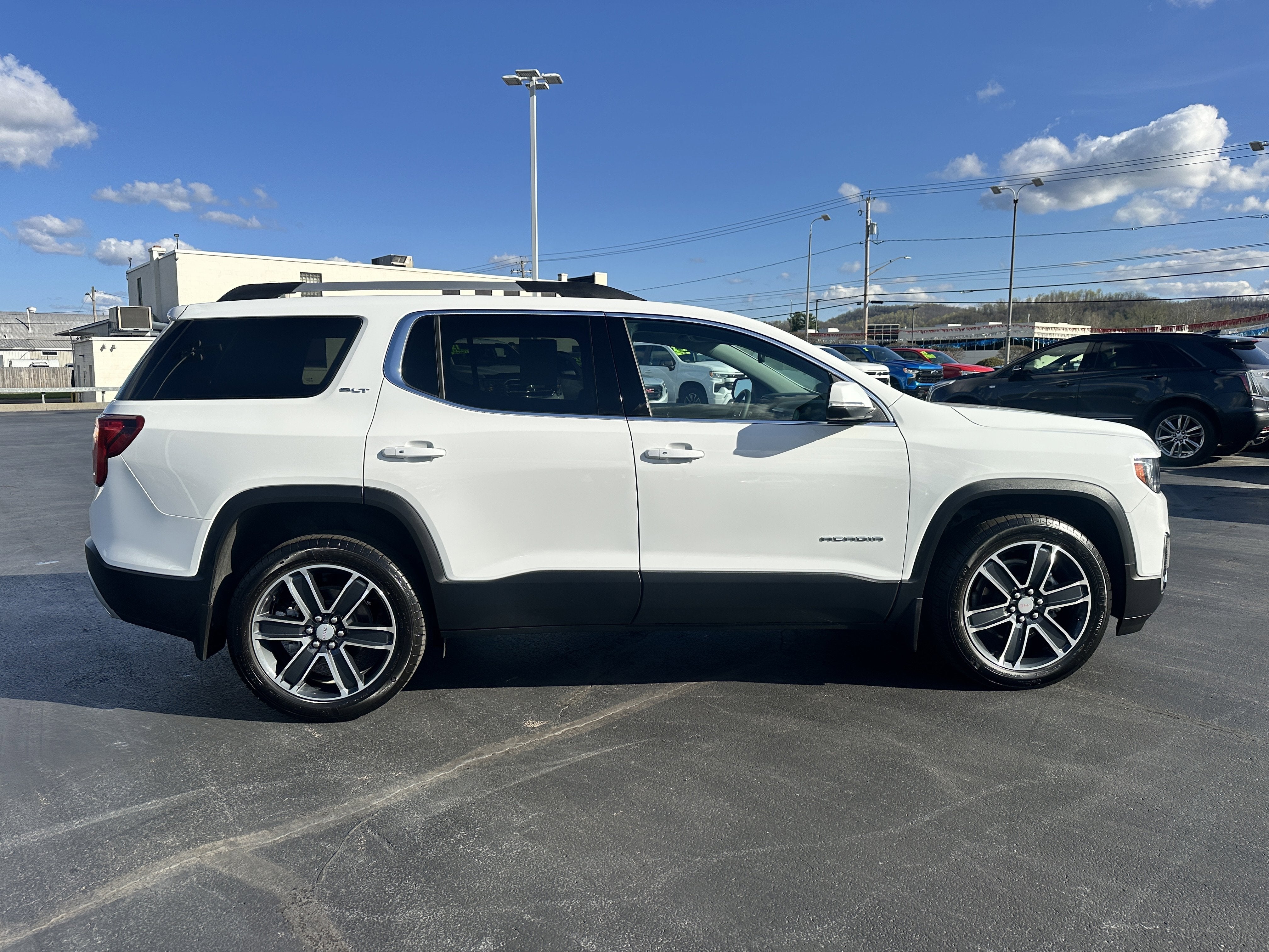 2023 GMC Acadia SLT