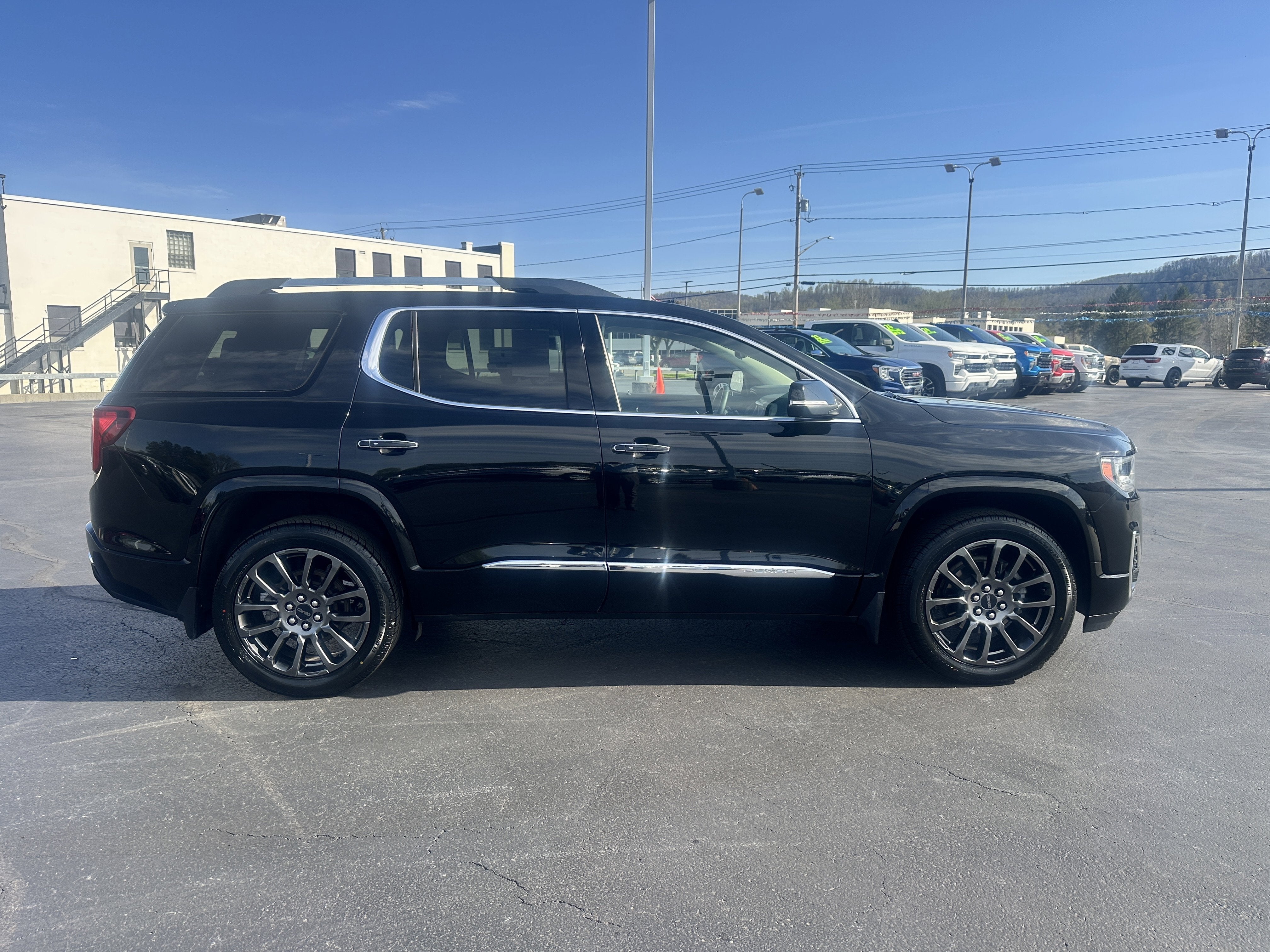 2023 GMC Acadia Denali