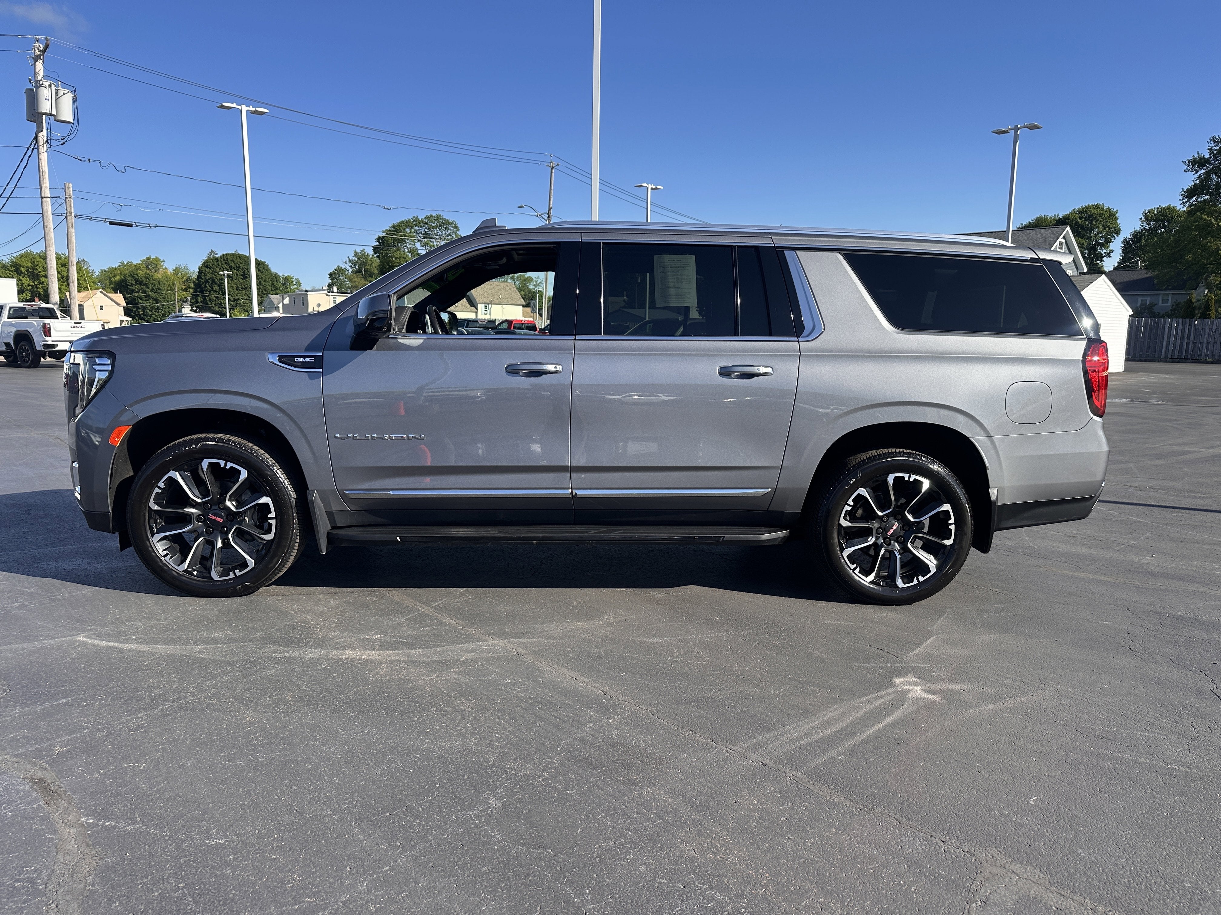2022 GMC Yukon XL SLT