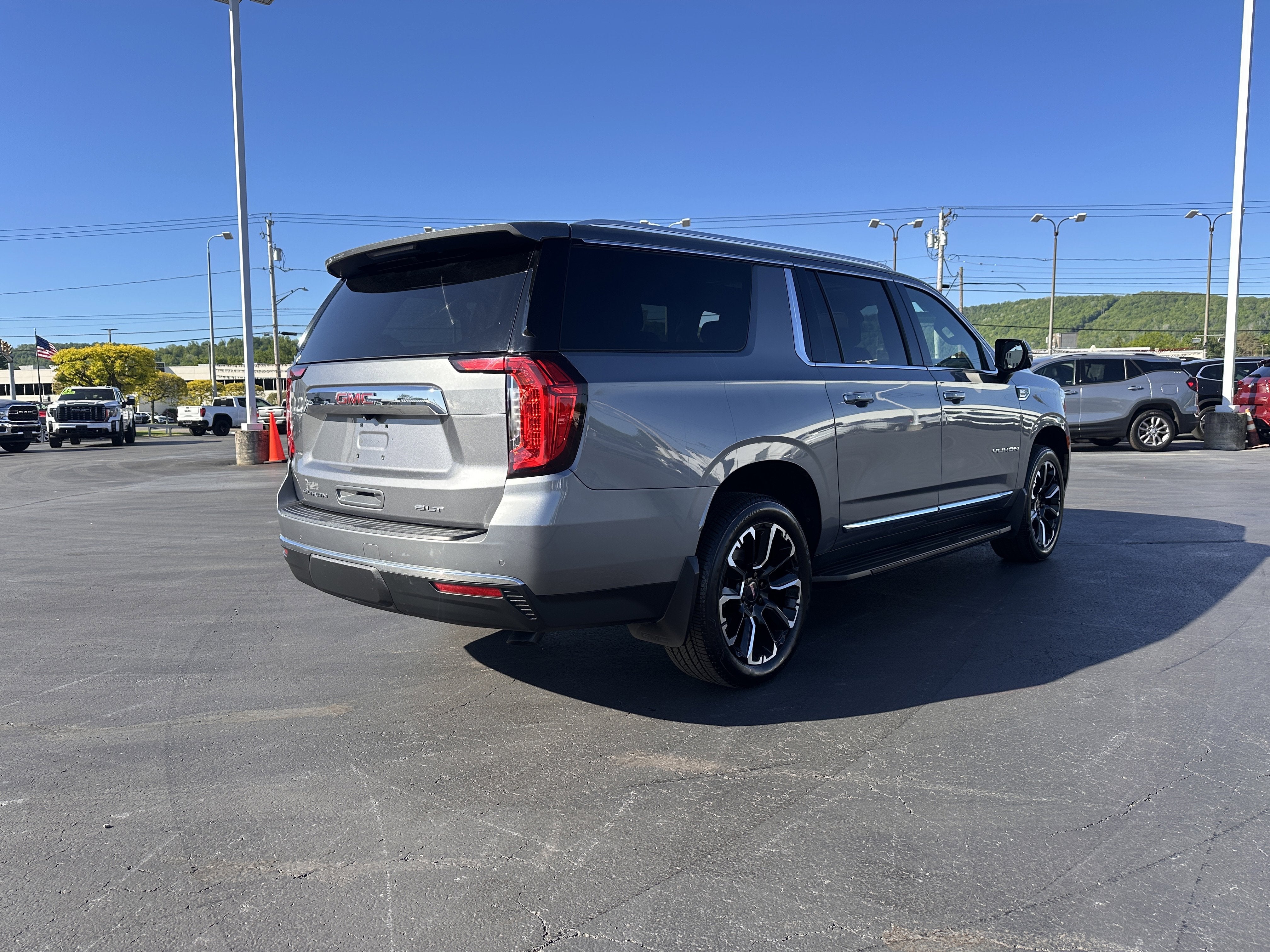 2022 GMC Yukon XL SLT