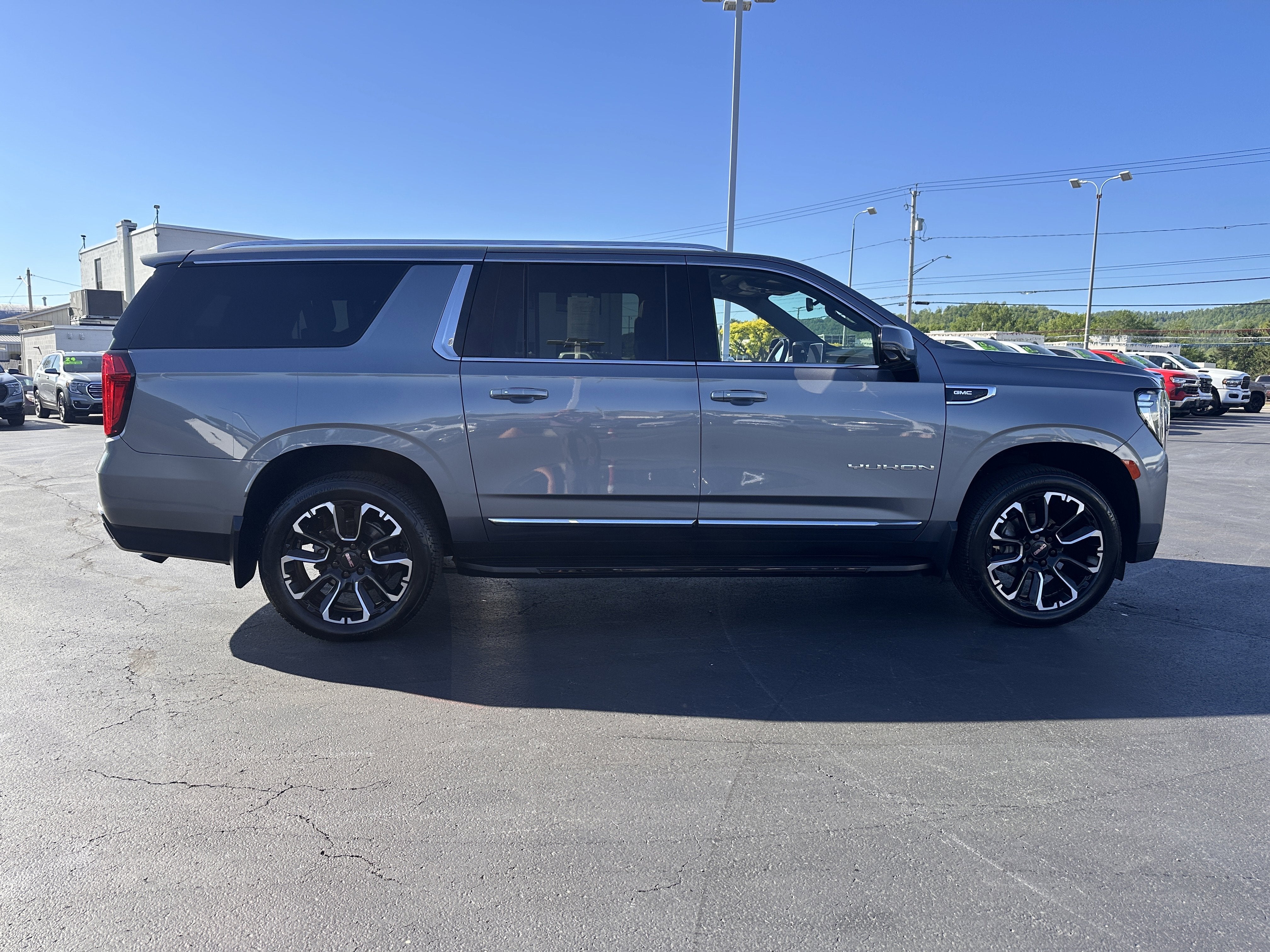 2022 GMC Yukon XL SLT