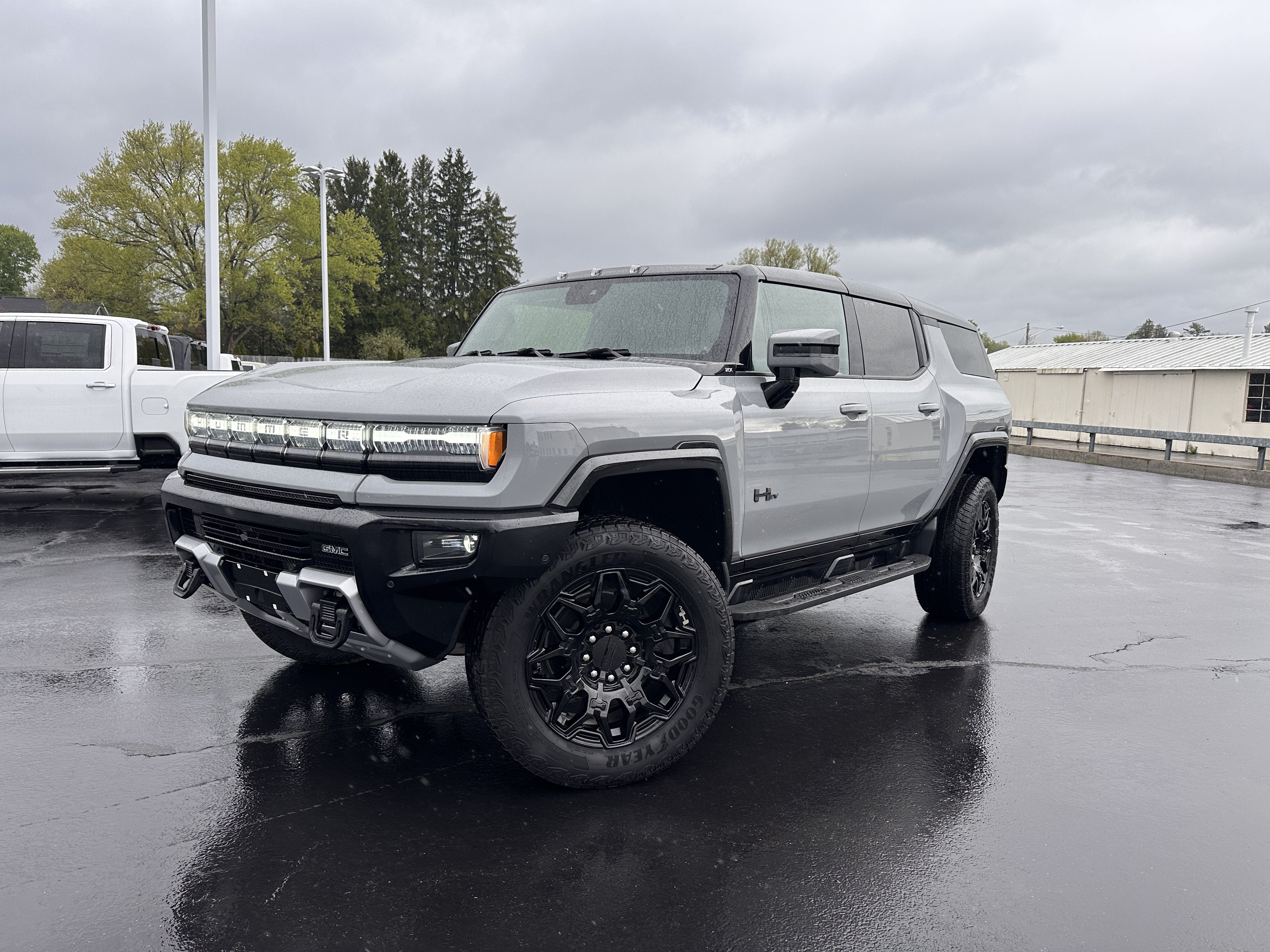 2025 GMC HUMMER EV SUV 2X