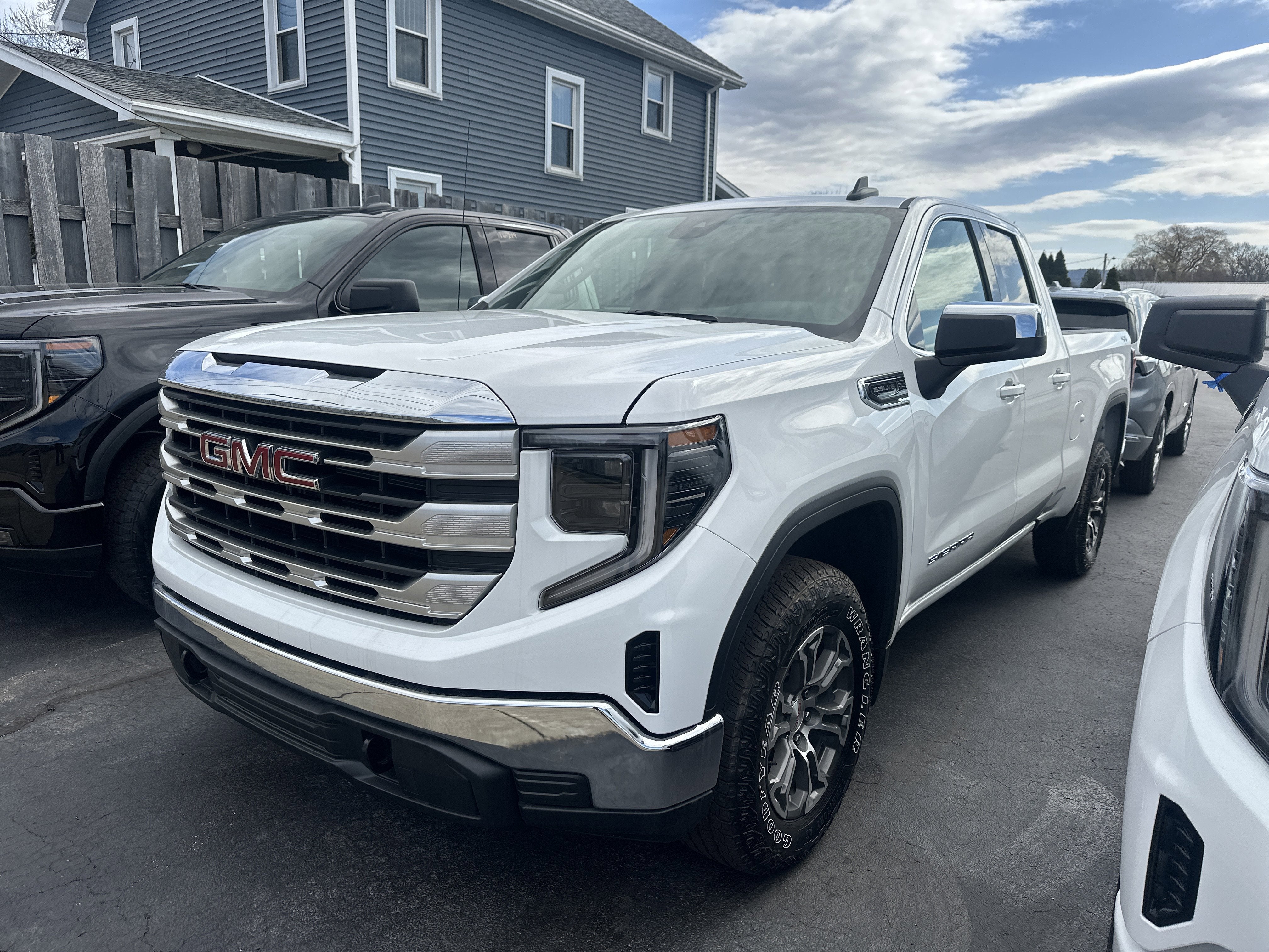 2026 GMC Sierra 1500 SLE