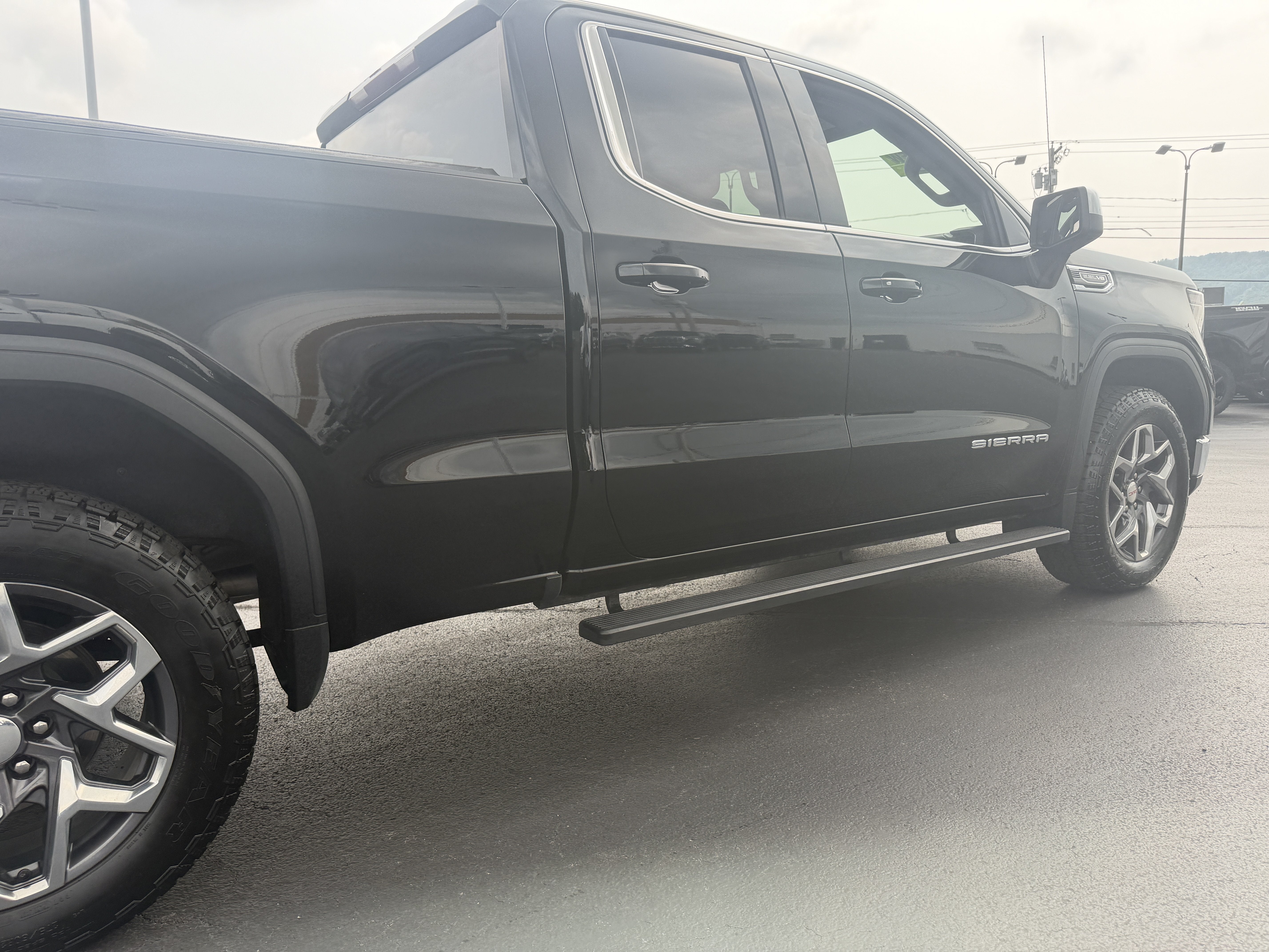 2023 GMC Sierra 1500 SLE