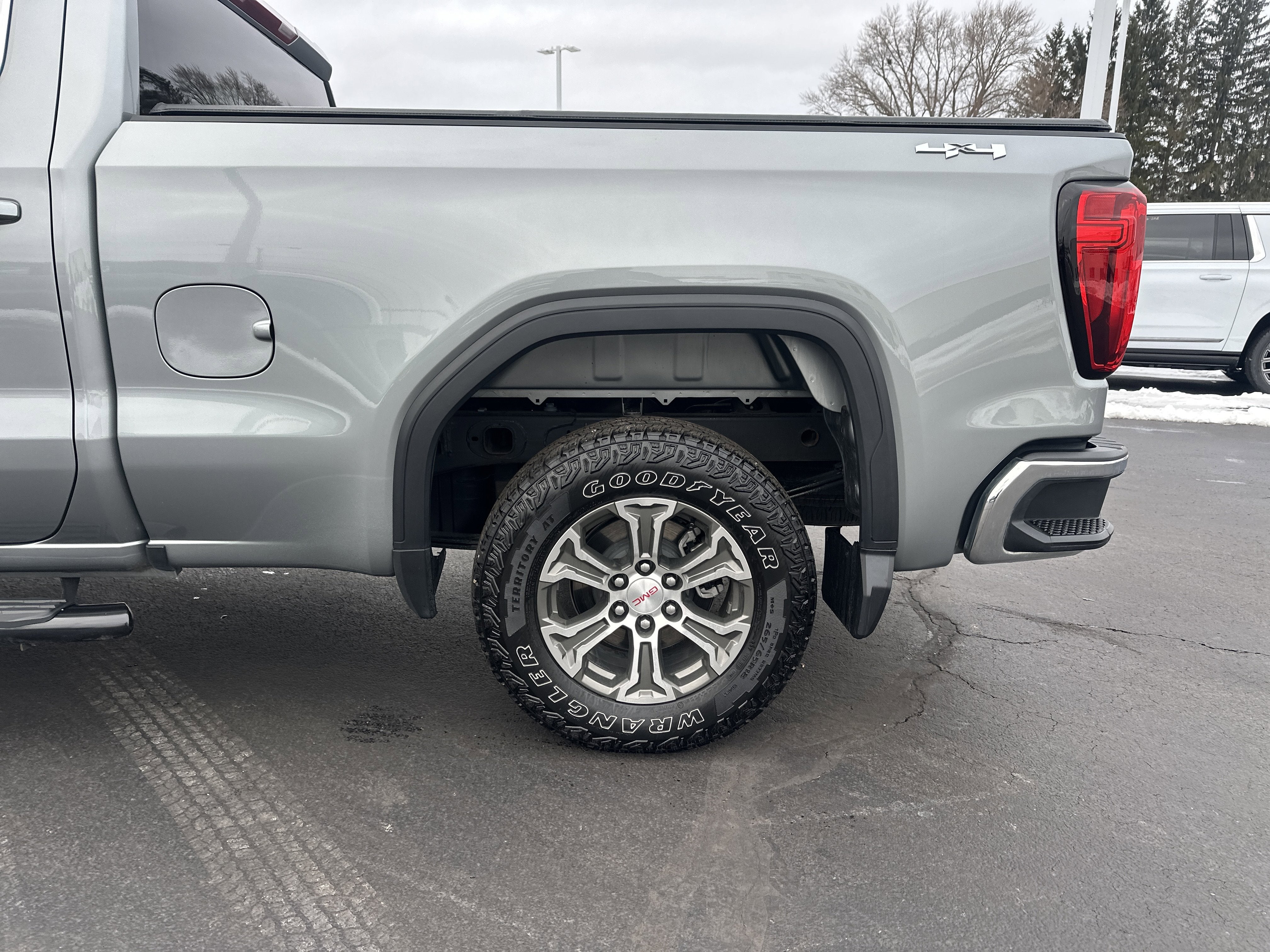 2025 GMC Sierra 1500 SLE
