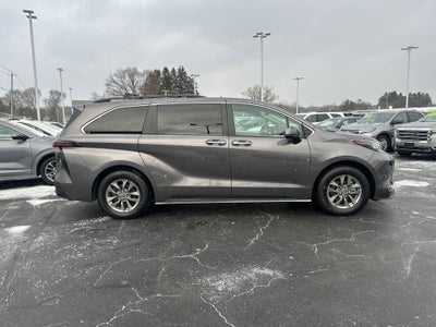 2023 Toyota Sienna XLE